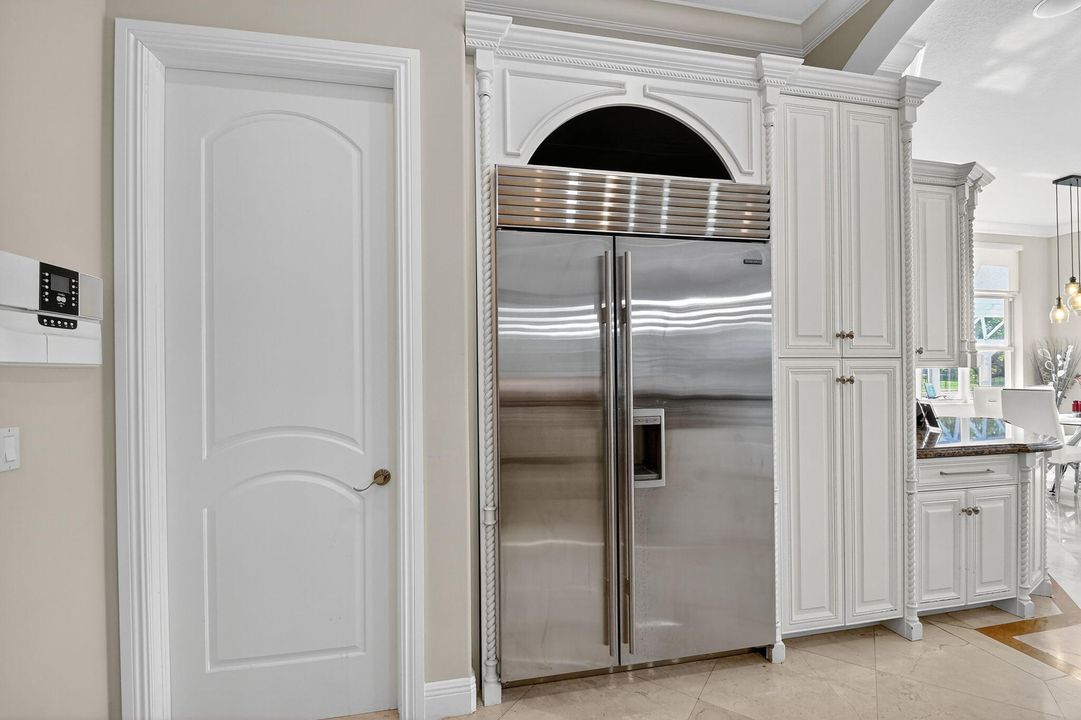 待售: $3,695,000 (6 贝兹, 7 浴室, 7805 平方英尺)