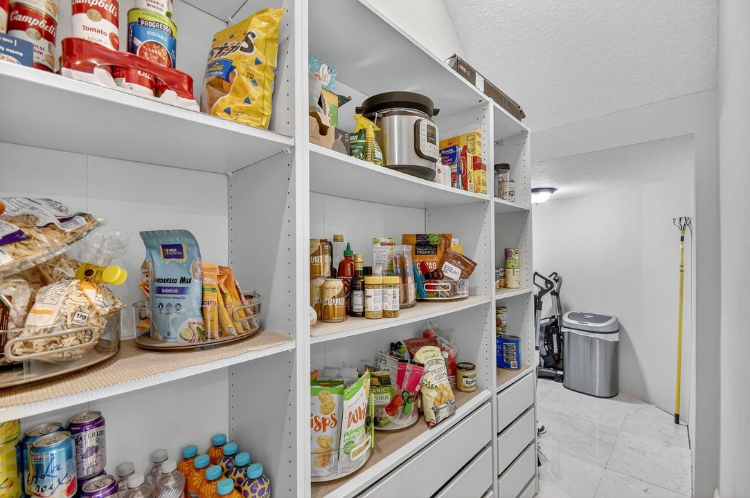 待售: $3,695,000 (6 贝兹, 7 浴室, 7805 平方英尺)