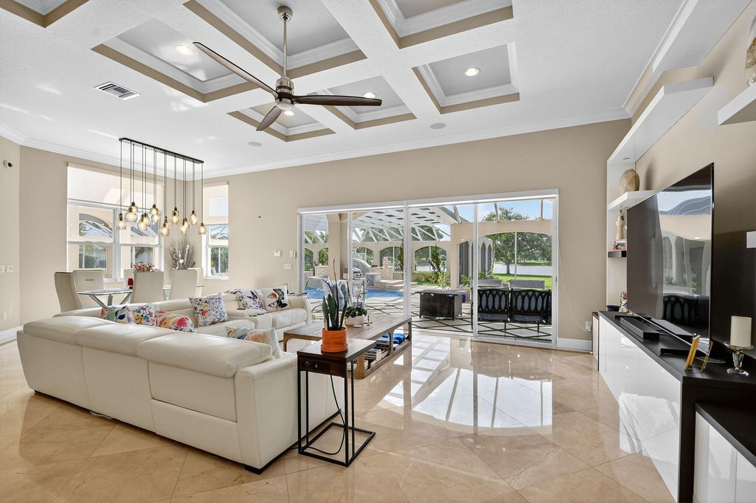 待售: $3,695,000 (6 贝兹, 7 浴室, 7805 平方英尺)