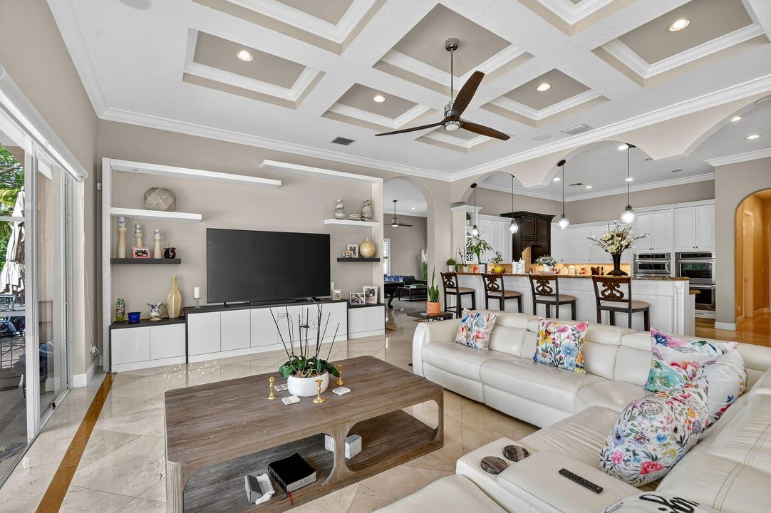 待售: $3,695,000 (6 贝兹, 7 浴室, 7805 平方英尺)