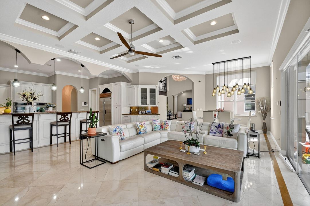 待售: $3,695,000 (6 贝兹, 7 浴室, 7805 平方英尺)