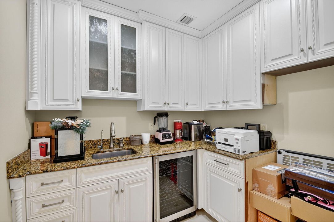 待售: $3,695,000 (6 贝兹, 7 浴室, 7805 平方英尺)