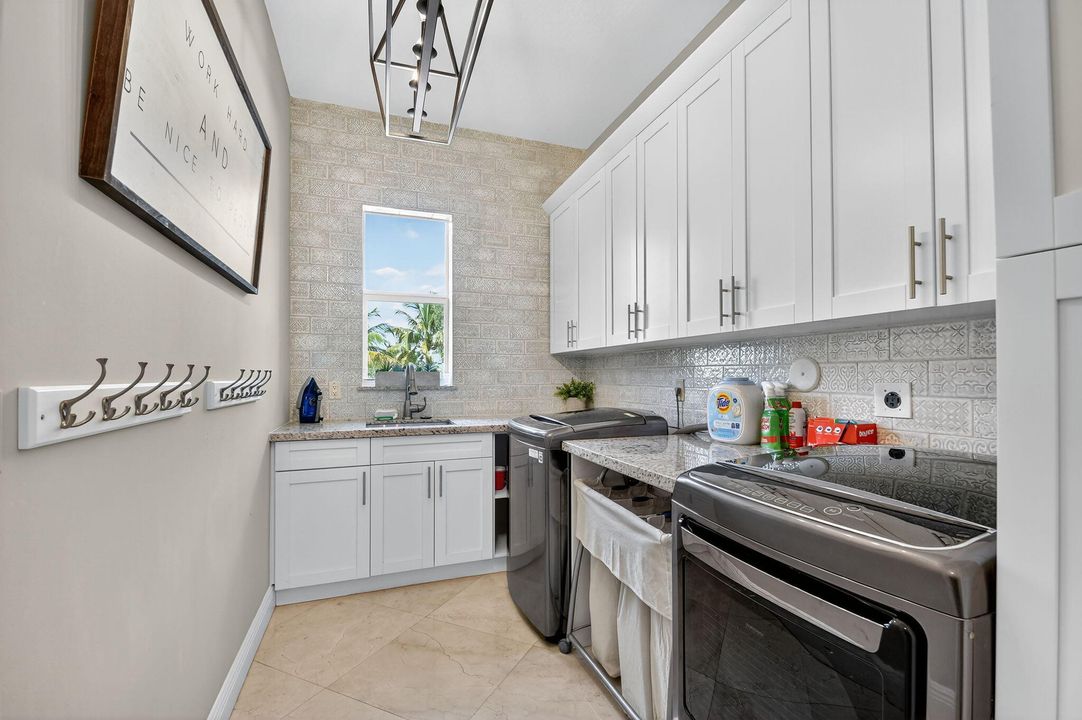 待售: $3,695,000 (6 贝兹, 7 浴室, 7805 平方英尺)