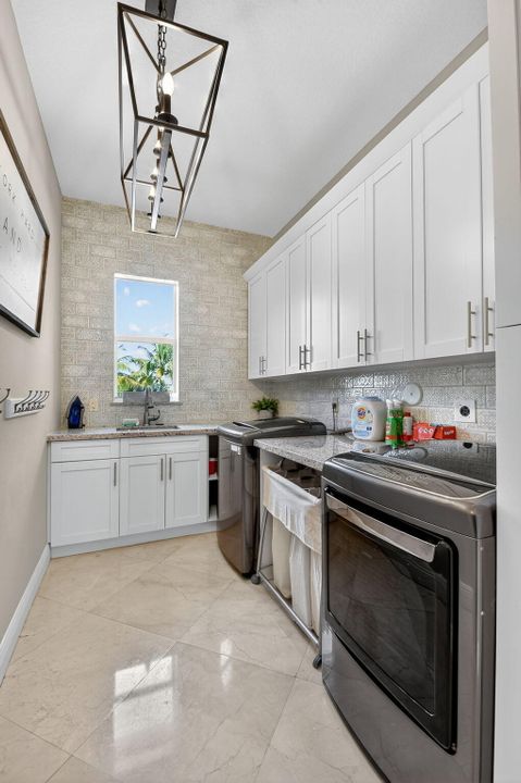 待售: $3,695,000 (6 贝兹, 7 浴室, 7805 平方英尺)