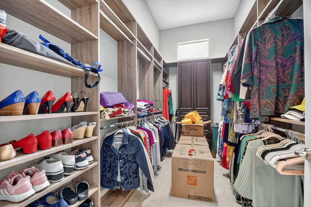 待售: $3,695,000 (6 贝兹, 7 浴室, 7805 平方英尺)