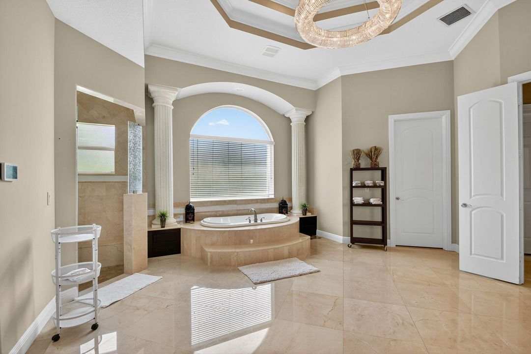 待售: $3,695,000 (6 贝兹, 7 浴室, 7805 平方英尺)