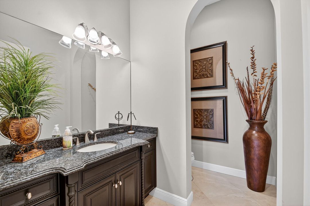 待售: $3,695,000 (6 贝兹, 7 浴室, 7805 平方英尺)