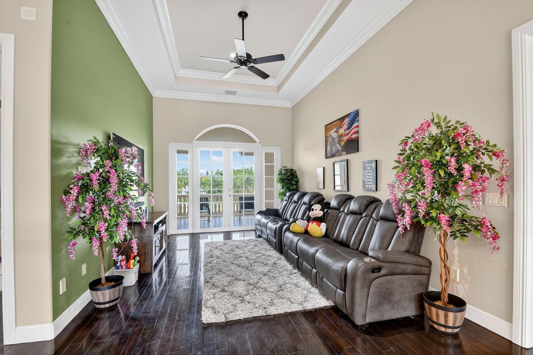 待售: $3,695,000 (6 贝兹, 7 浴室, 7805 平方英尺)