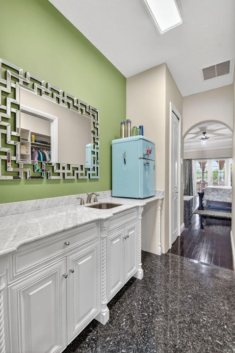 待售: $3,695,000 (6 贝兹, 7 浴室, 7805 平方英尺)