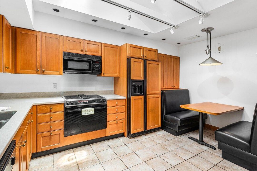 На продажу: $2,999,500 (3 спален, 3 ванн, 2653 Квадратных фут)