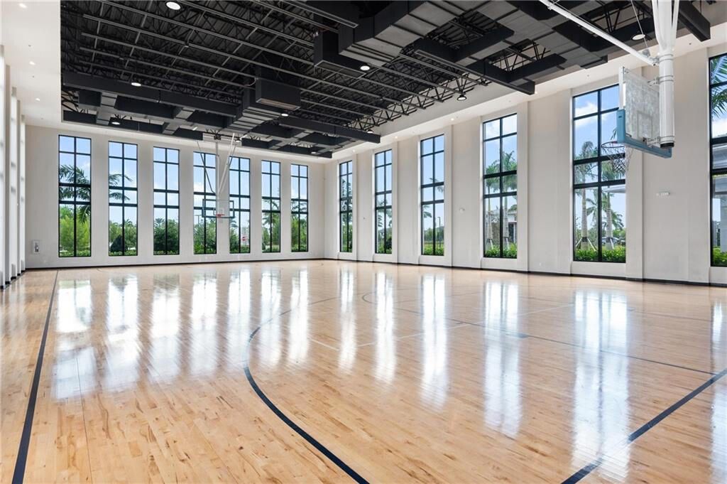 Active With Contract: $2,125,000 (5 beds, 4 baths, 3720 Square Feet)