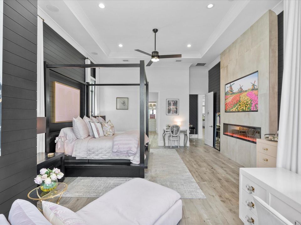 Active With Contract: $2,125,000 (5 beds, 4 baths, 3720 Square Feet)