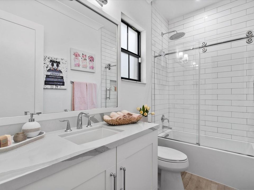 Active With Contract: $2,125,000 (5 beds, 4 baths, 3720 Square Feet)