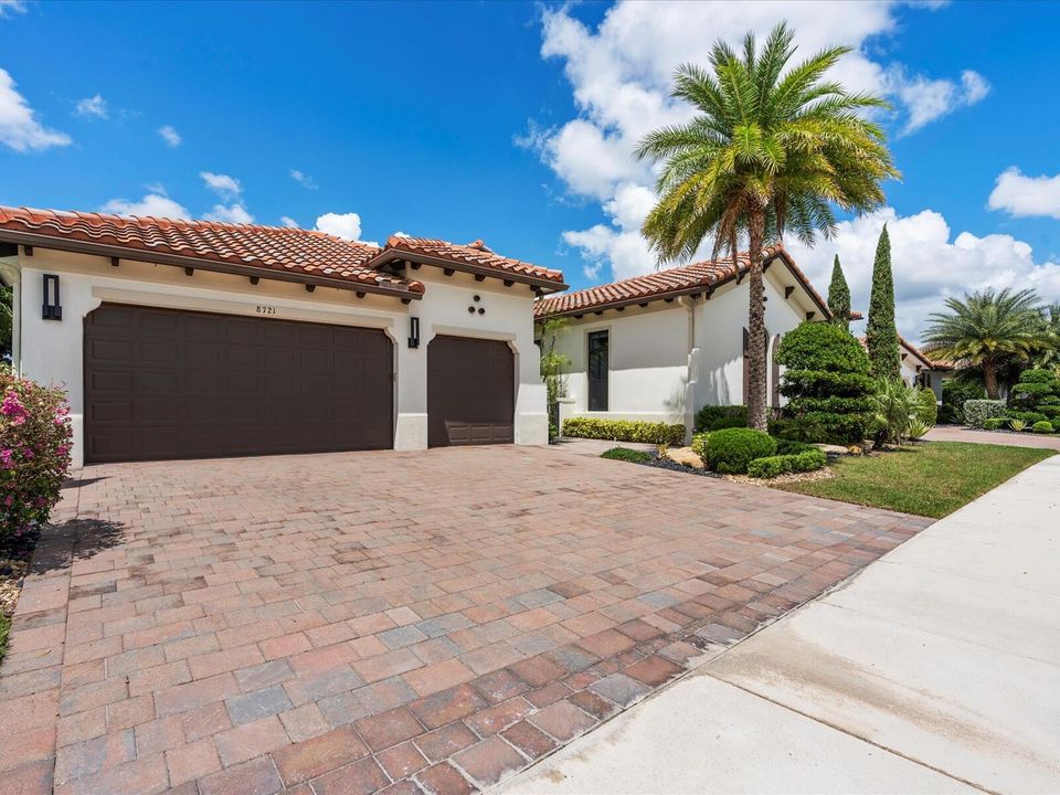 Active With Contract: $2,125,000 (5 beds, 4 baths, 3720 Square Feet)