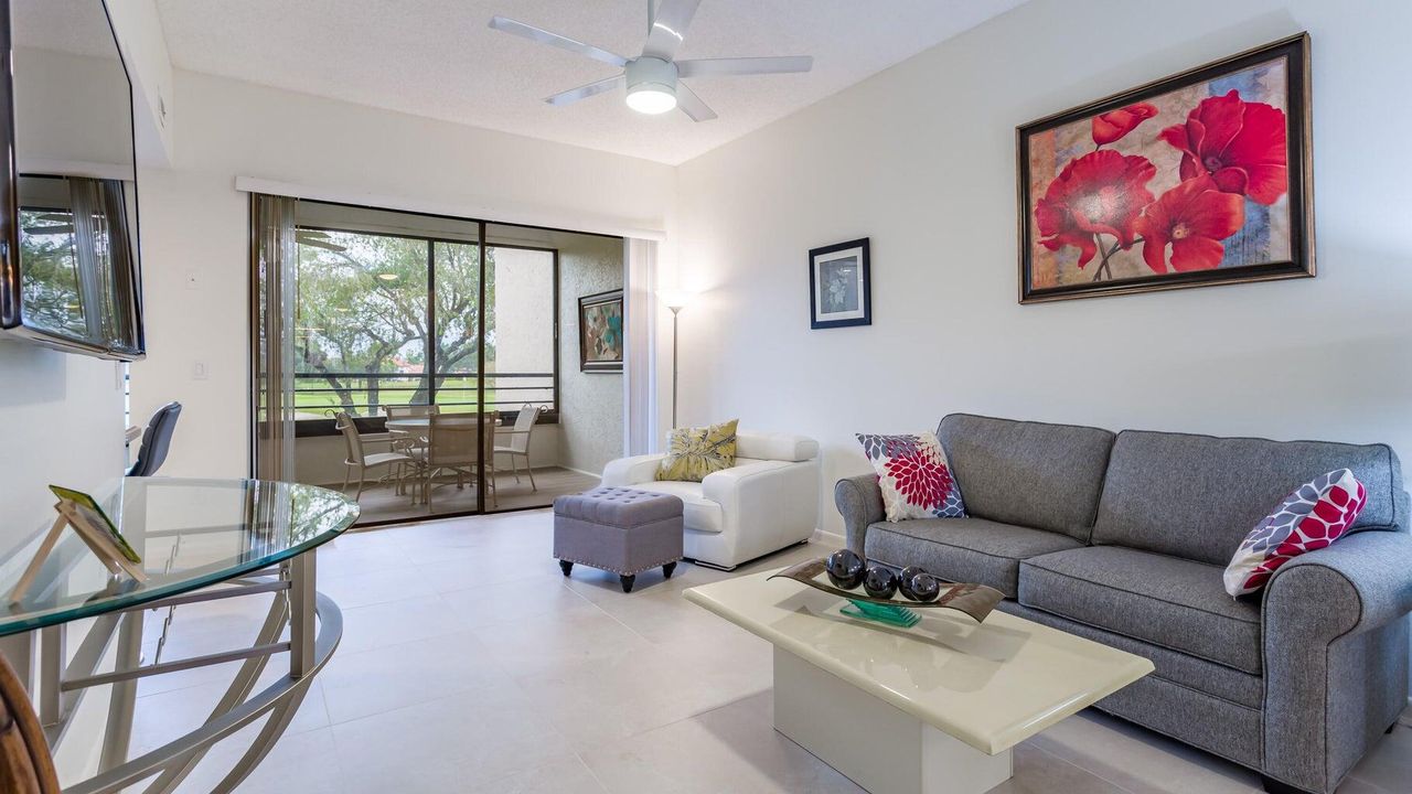 合同活跃: $4,500 (2 贝兹, 2 浴室, 1323 平方英尺)