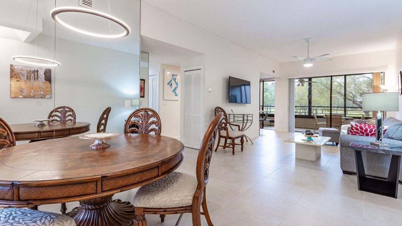 合同活跃: $4,500 (2 贝兹, 2 浴室, 1323 平方英尺)