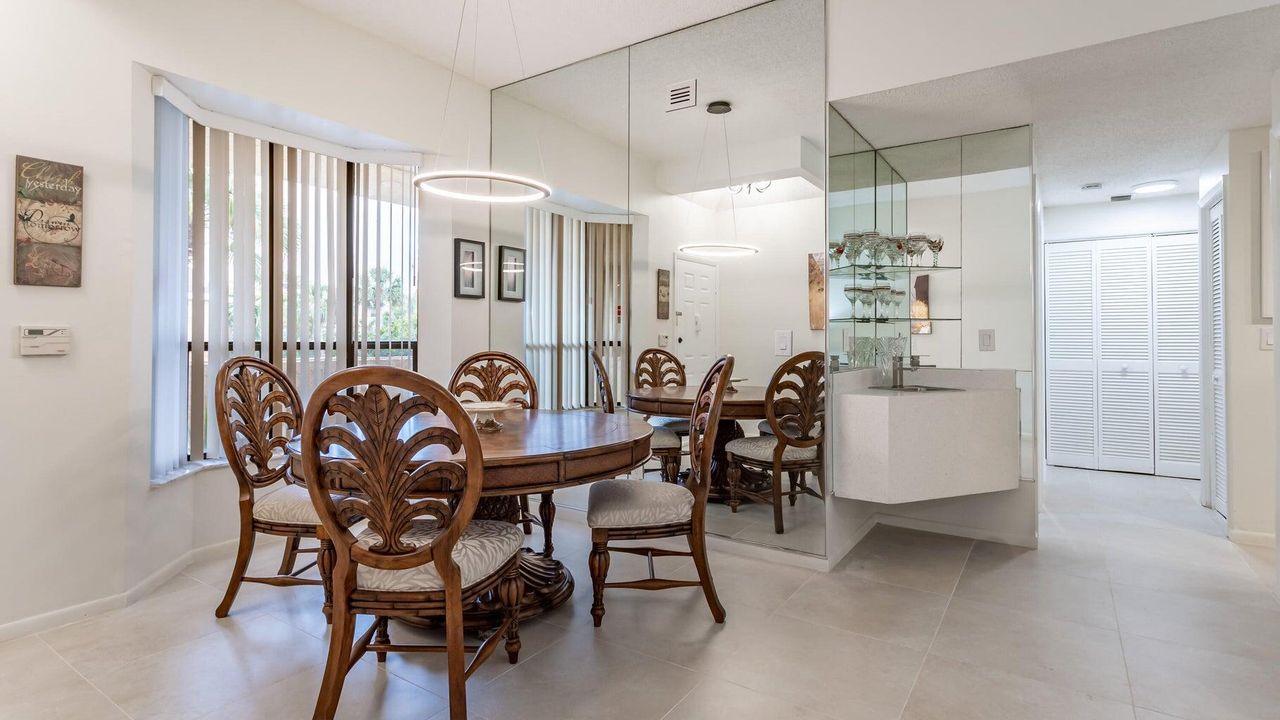 合同活跃: $4,500 (2 贝兹, 2 浴室, 1323 平方英尺)