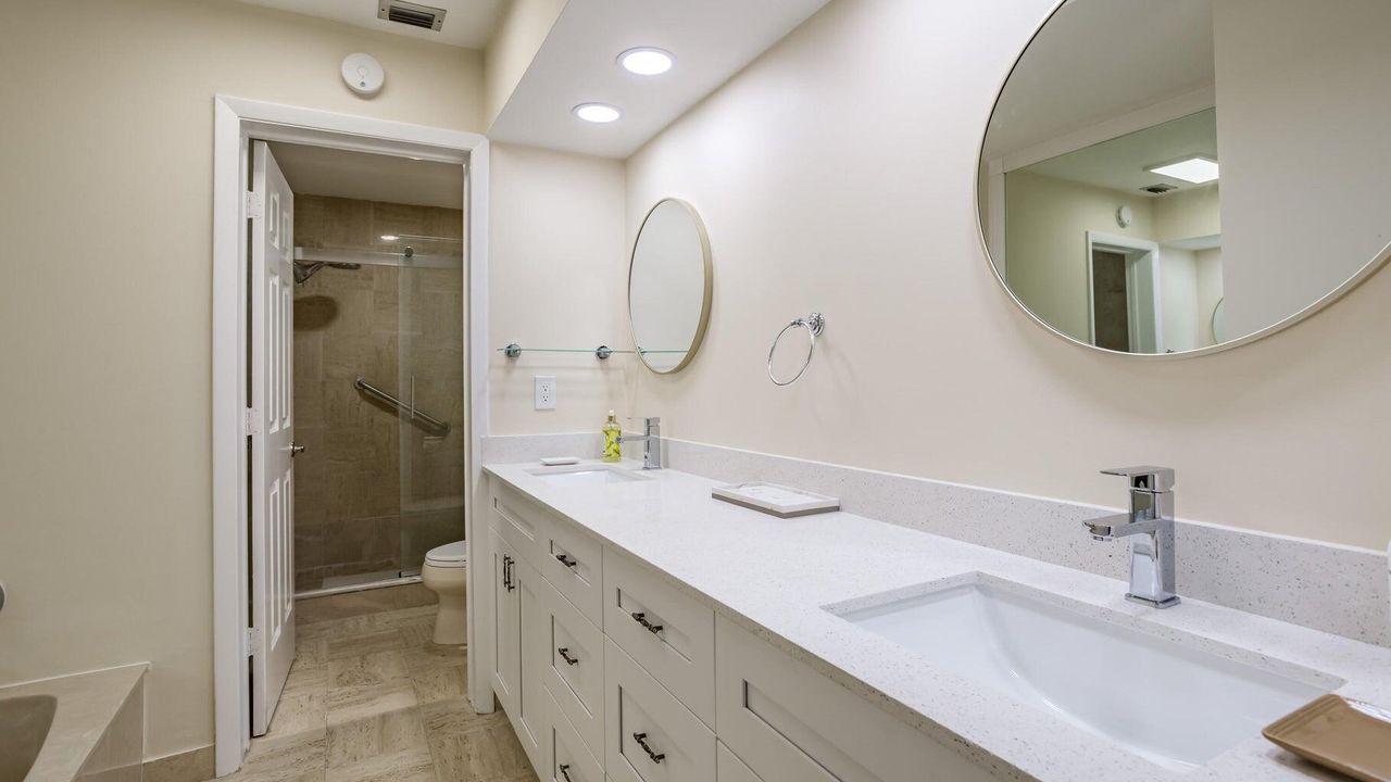 合同活跃: $4,500 (2 贝兹, 2 浴室, 1323 平方英尺)