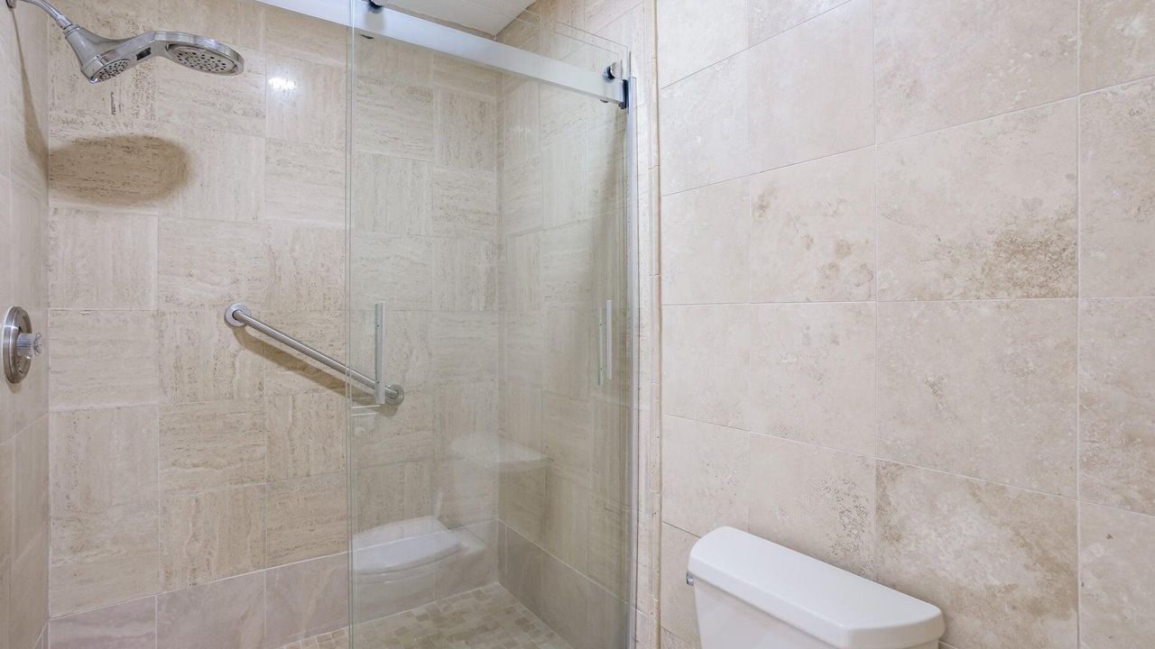 合同活跃: $4,500 (2 贝兹, 2 浴室, 1323 平方英尺)