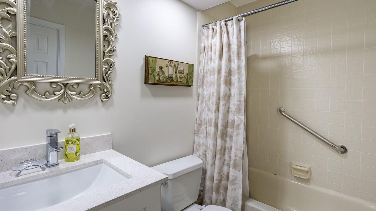 合同活跃: $4,500 (2 贝兹, 2 浴室, 1323 平方英尺)