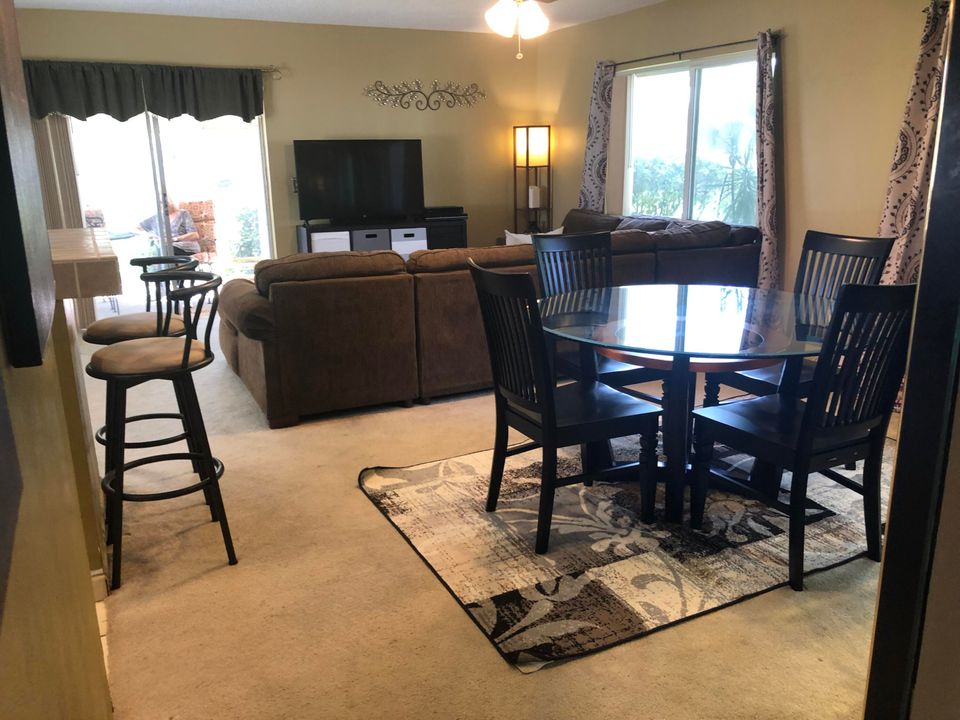 Active With Contract: $235,000 (2 beds, 1 baths, 1038 Square Feet)