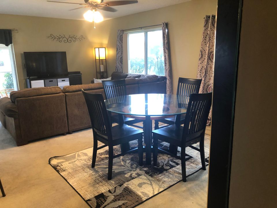 Active With Contract: $235,000 (2 beds, 1 baths, 1038 Square Feet)