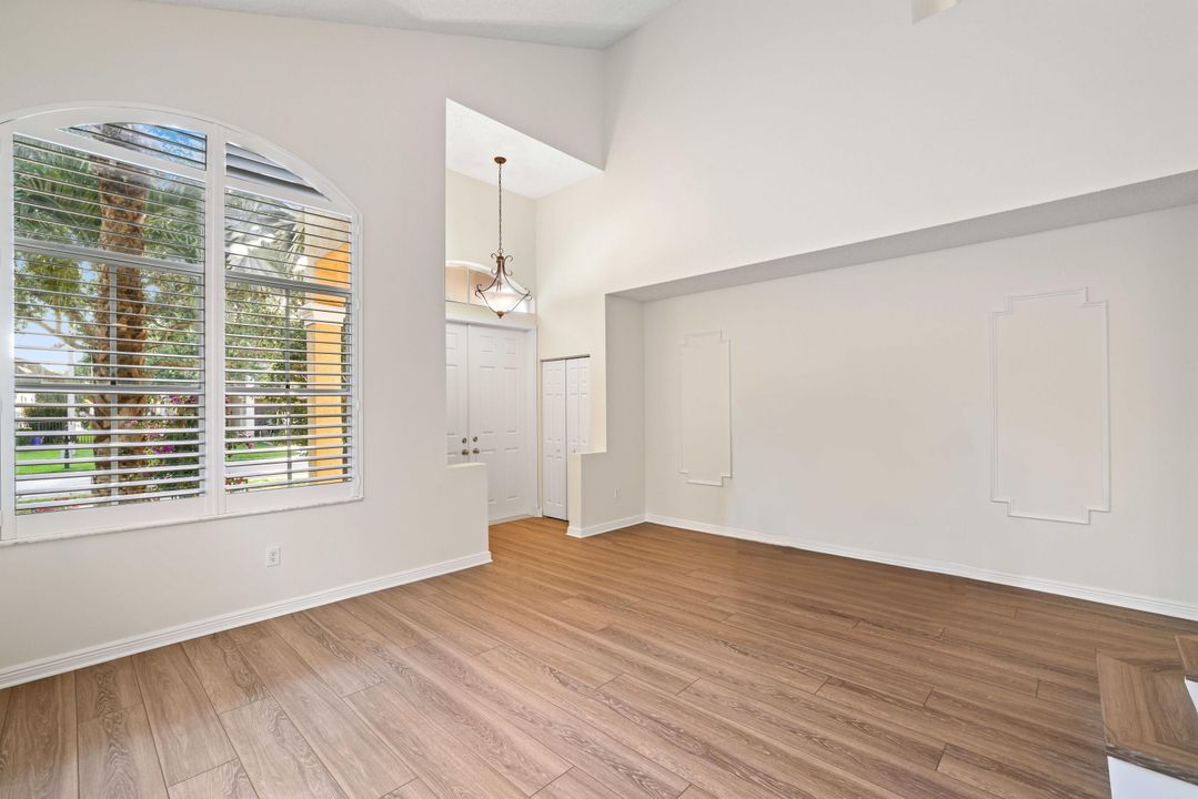 合同活跃: $645,000 (4 贝兹, 3 浴室, 2779 平方英尺)