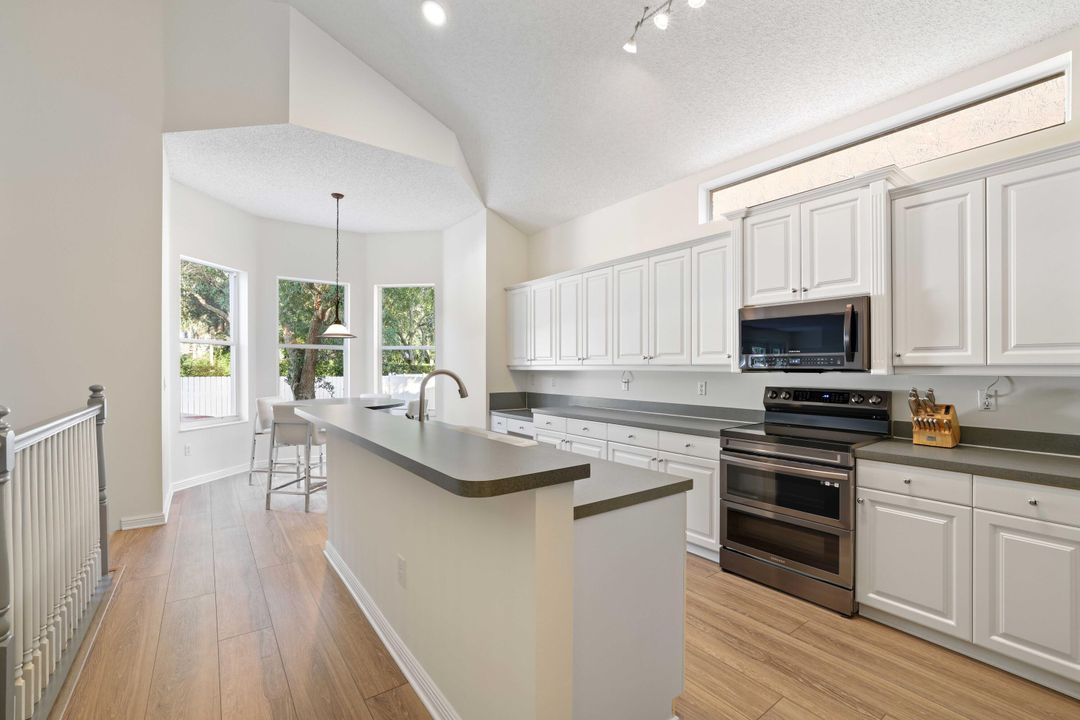 合同活跃: $645,000 (4 贝兹, 3 浴室, 2779 平方英尺)