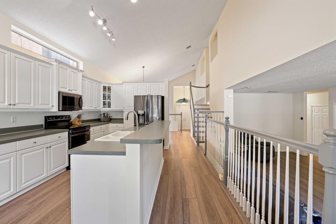 合同活跃: $645,000 (4 贝兹, 3 浴室, 2779 平方英尺)