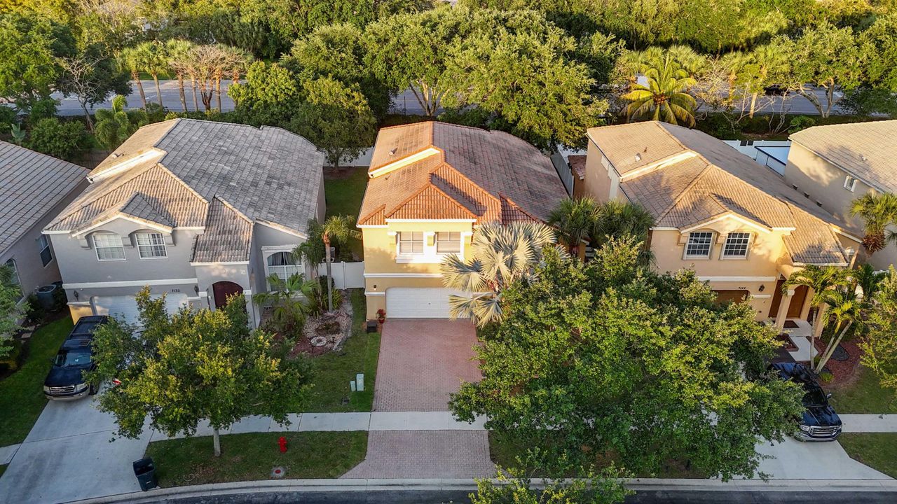 合同活跃: $645,000 (4 贝兹, 3 浴室, 2779 平方英尺)