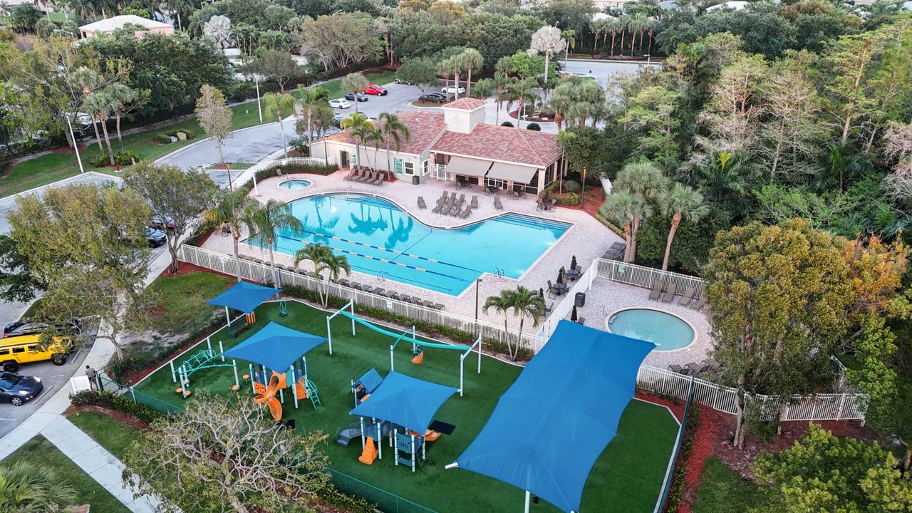 合同活跃: $645,000 (4 贝兹, 3 浴室, 2779 平方英尺)