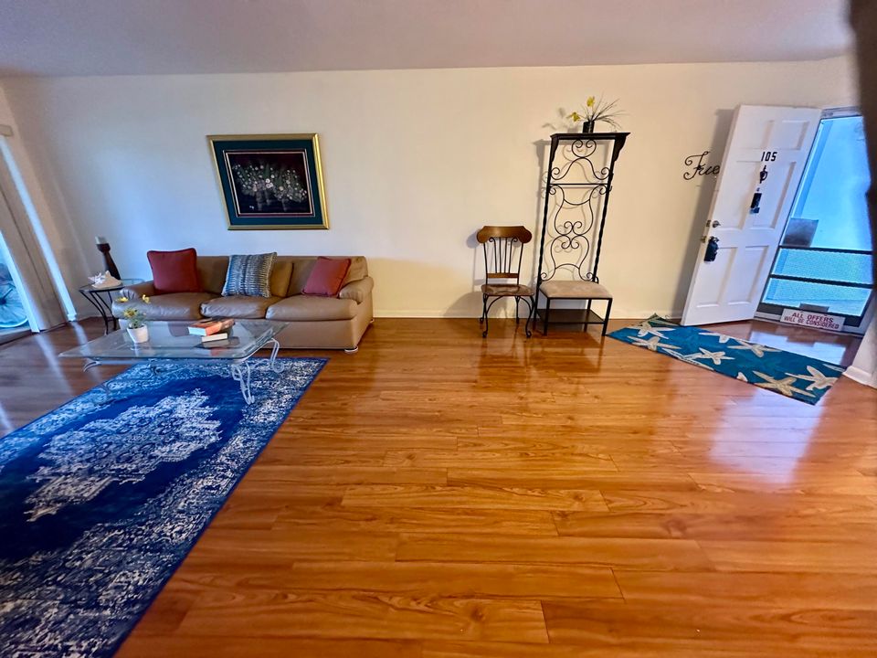 Activo con contrato: $248,000 (2 camas, 2 baños, 886 Pies cuadrados)