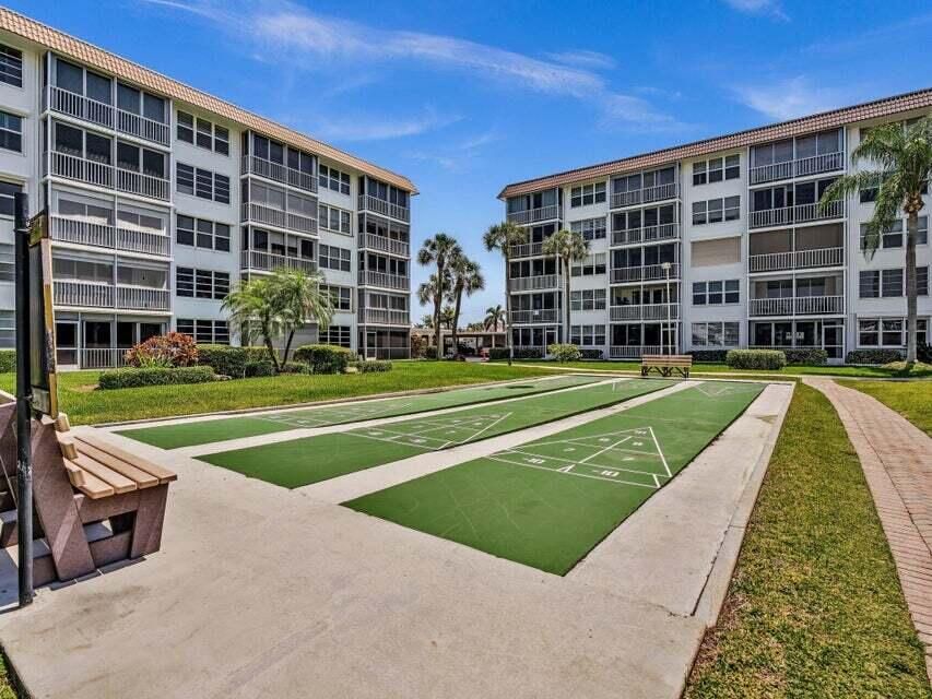 合同活跃: $2,400 (2 贝兹, 2 浴室, 1200 平方英尺)