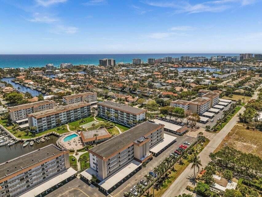 合同活跃: $2,400 (2 贝兹, 2 浴室, 1200 平方英尺)