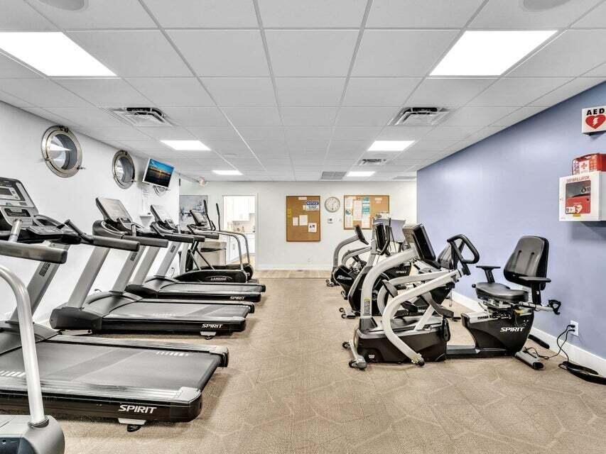 合同活跃: $2,400 (2 贝兹, 2 浴室, 1200 平方英尺)