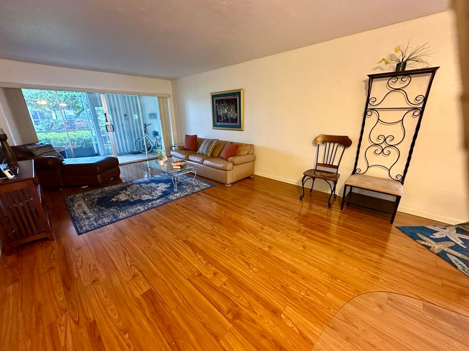 Activo con contrato: $248,000 (2 camas, 2 baños, 886 Pies cuadrados)