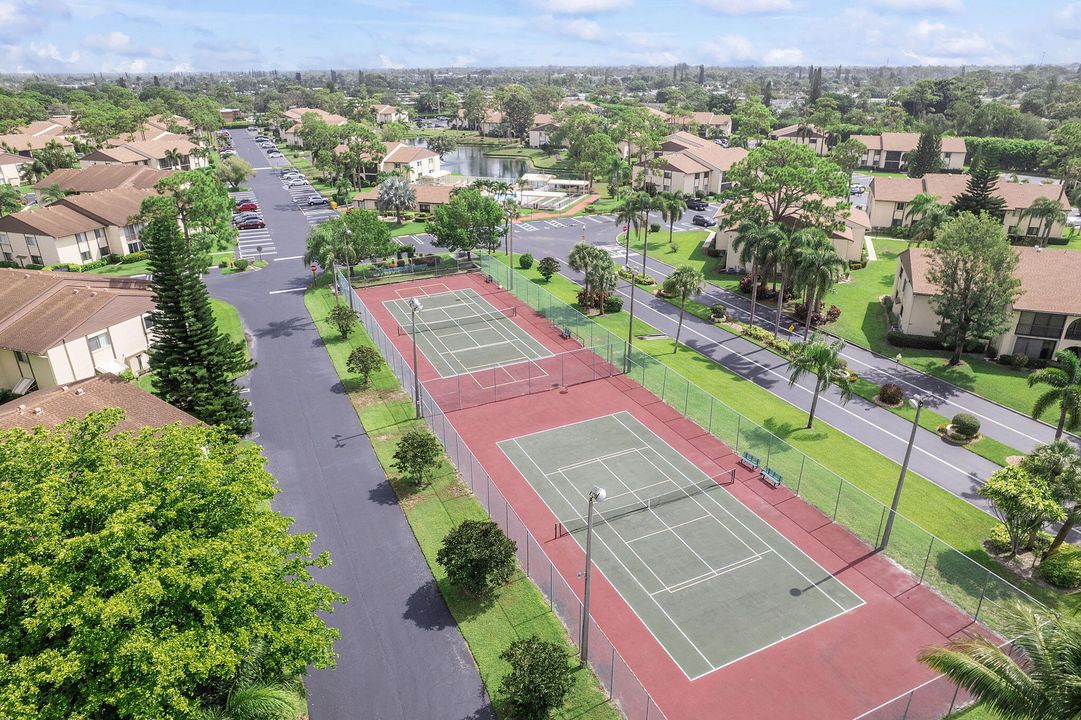 Active With Contract: $139,000 (2 beds, 2 baths, 937 Square Feet)