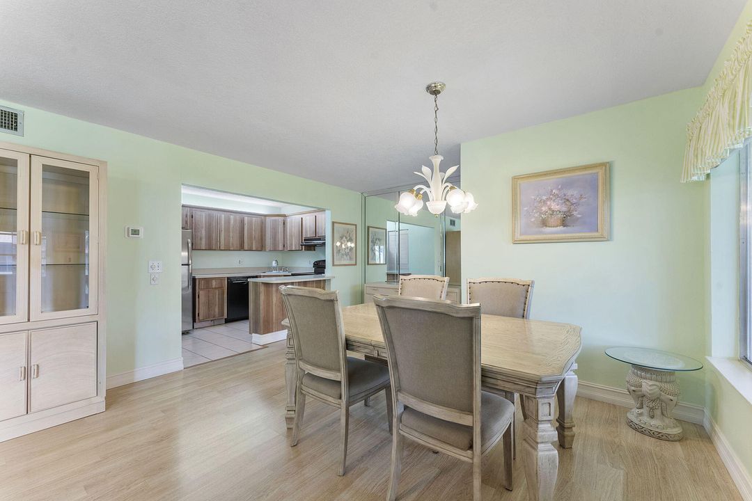 Active With Contract: $139,000 (2 beds, 2 baths, 937 Square Feet)