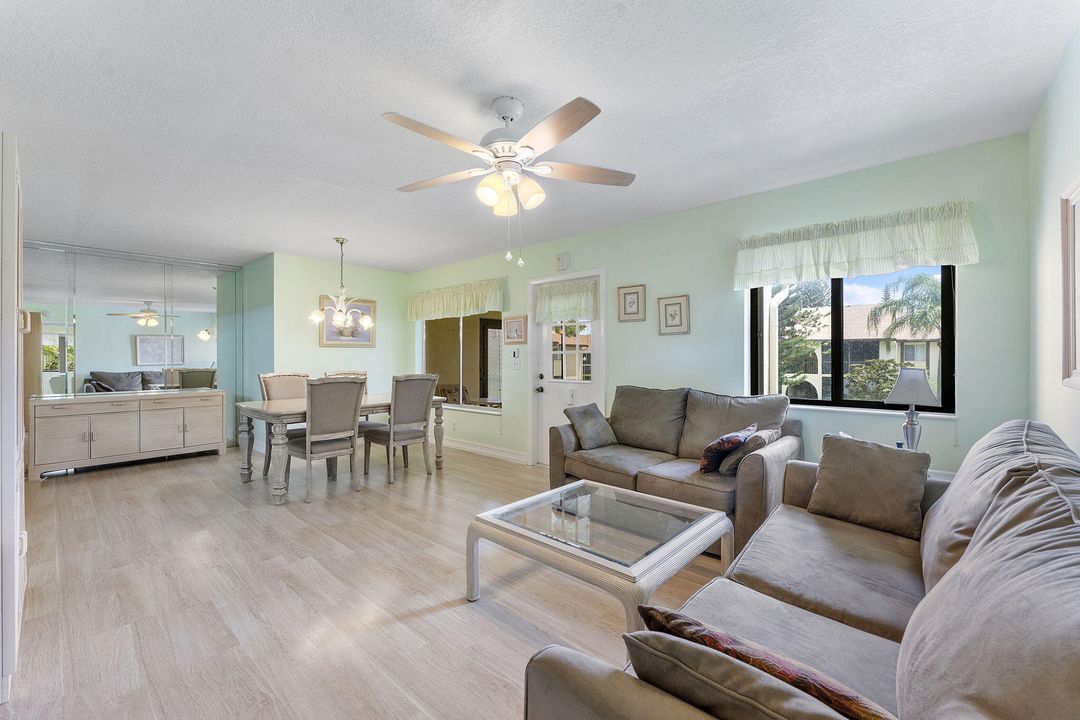 Active With Contract: $139,000 (2 beds, 2 baths, 937 Square Feet)