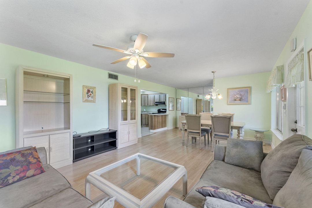 Active With Contract: $139,000 (2 beds, 2 baths, 937 Square Feet)