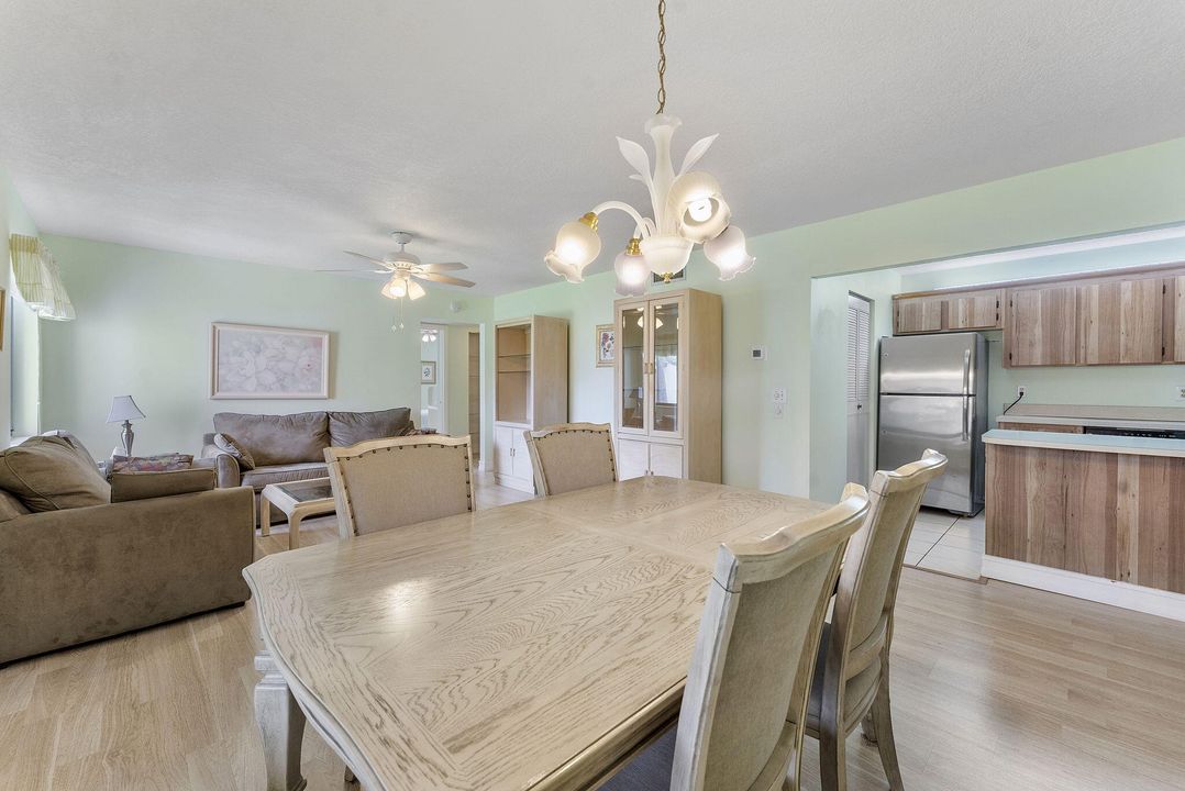 Active With Contract: $139,000 (2 beds, 2 baths, 937 Square Feet)