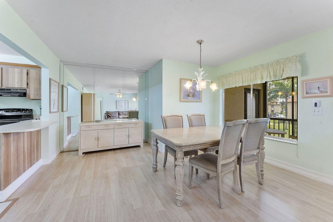 Active With Contract: $139,000 (2 beds, 2 baths, 937 Square Feet)