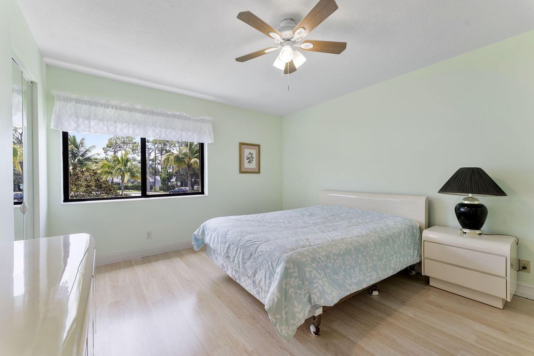 Active With Contract: $139,000 (2 beds, 2 baths, 937 Square Feet)