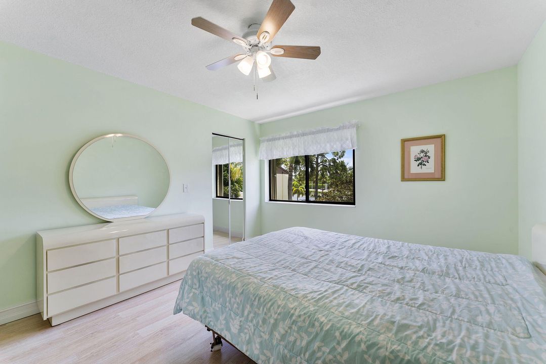 Active With Contract: $139,000 (2 beds, 2 baths, 937 Square Feet)