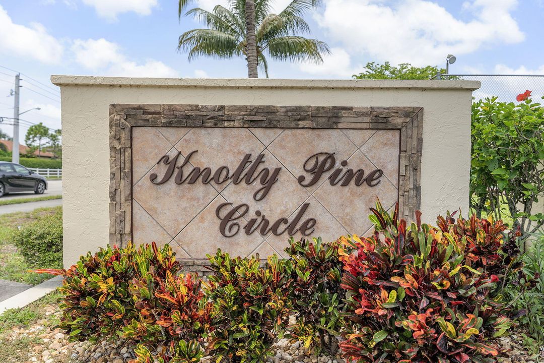 Active With Contract: $139,000 (2 beds, 2 baths, 937 Square Feet)