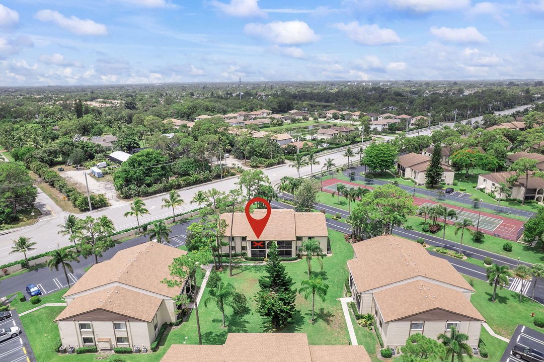 Active With Contract: $139,000 (2 beds, 2 baths, 937 Square Feet)