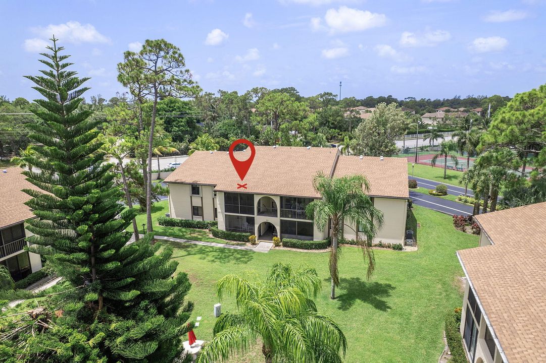 Active With Contract: $139,000 (2 beds, 2 baths, 937 Square Feet)