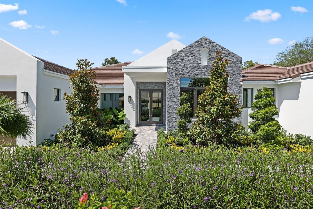 Active With Contract: $3,650,000 (5 beds, 5 baths, 4197 Square Feet)