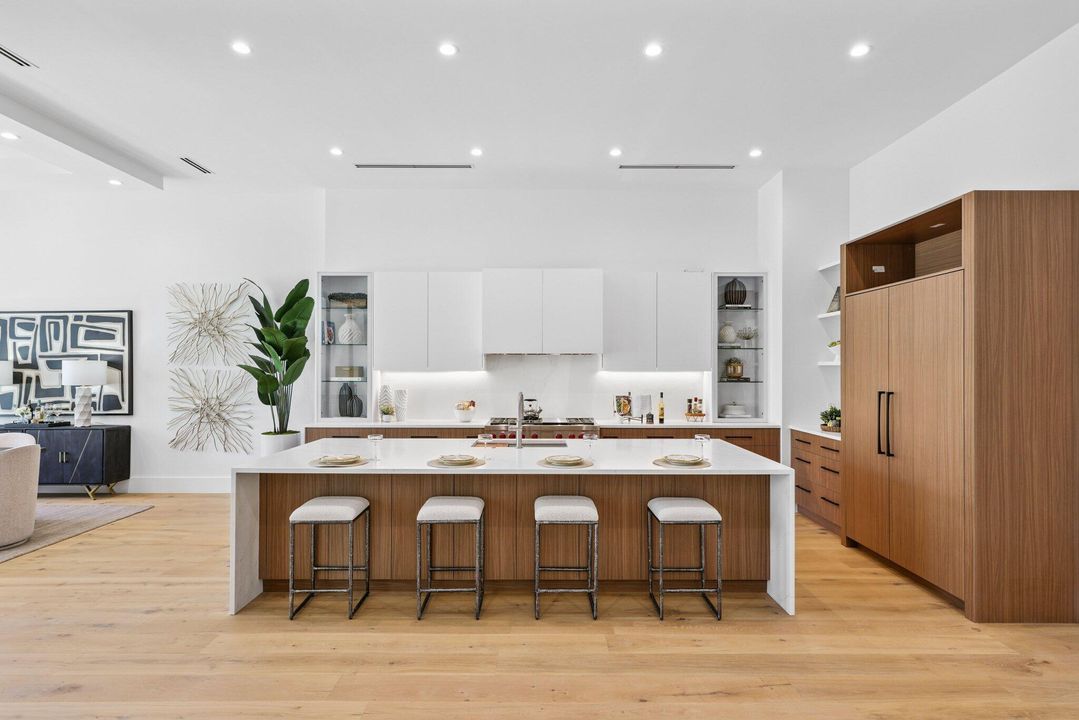 Active With Contract: $3,650,000 (5 beds, 5 baths, 4197 Square Feet)