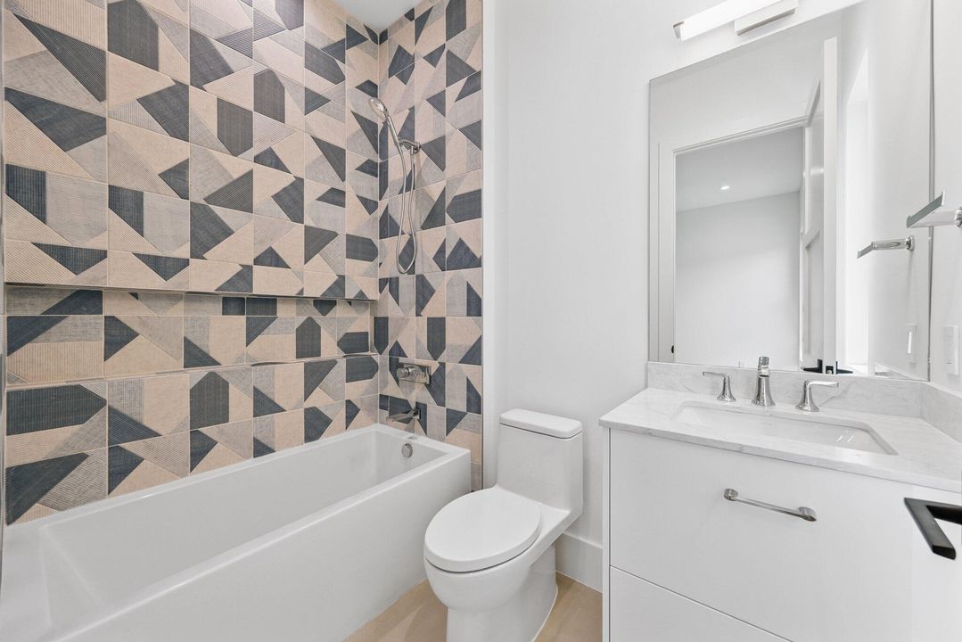 Active With Contract: $3,650,000 (5 beds, 5 baths, 4197 Square Feet)